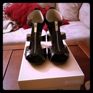 Michael Kors Berkeley T strap heels